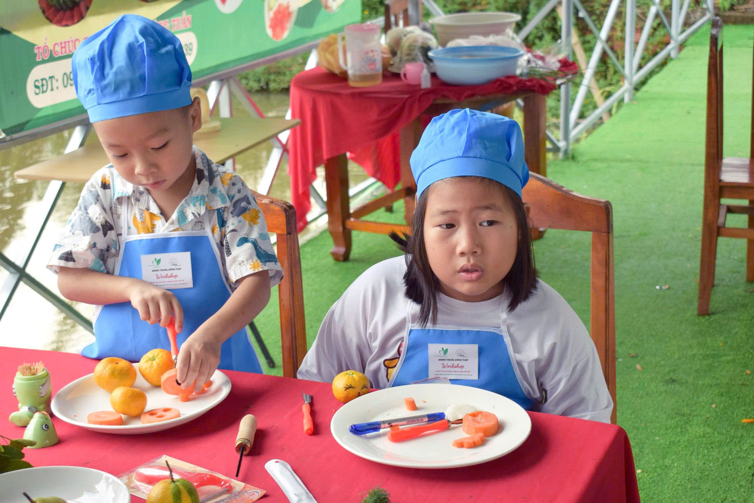 Trải nghiệm điêu khắc rau củ quả – khi bé hóa thân thành nghệ nhân nhí