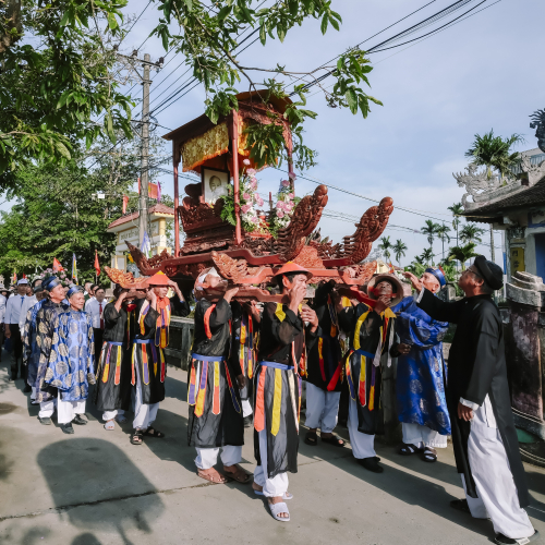 Lễ Rước Và Dâng Hoa Sen Lên Chủ Tịch Hồ Chí Minh Trong Ngày Hội Làng Dương Nỗ