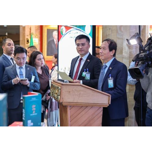 Ra mắt cuốn sách 