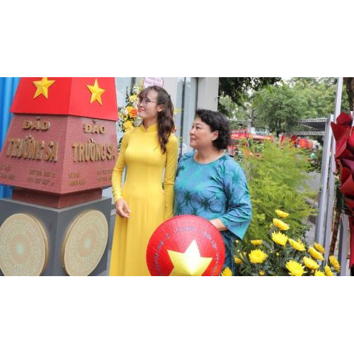 Sự kiện triển lãm "Một dải non sông" và giới thiệu sách ảnh "Biển của lòng người”