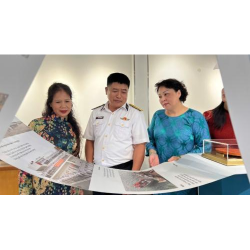 Sự kiện triển lãm "Một dải non sông" và giới thiệu sách ảnh "Biển của lòng người”