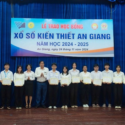 Một Công Ty Hỗ Trợ Học Bổng Khoảng 7 Tỷ Đồng Vào Quỹ Khuyến Học Tỉnh An Giang
