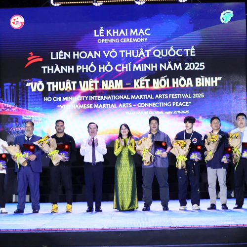 Du Khách Nước Ngoài Trầm Trồ Với Màn Biểu Diễn Võ Thuật Mãn Nhãn Tại TP.HCM