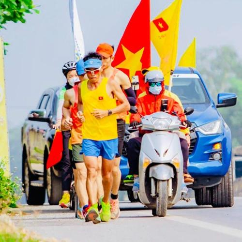 “Dị Nhân” Nguyễn Văn Long Lại Chuẩn Bị Chạy Xuyên Việt, Một Mình Vượt 1636 km Trong 20 Ngày