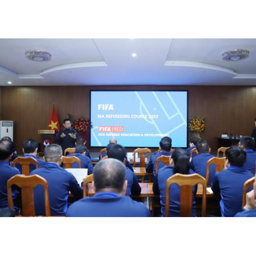 FIFA cử giảng viên đào tạo trọng tài Việt Nam