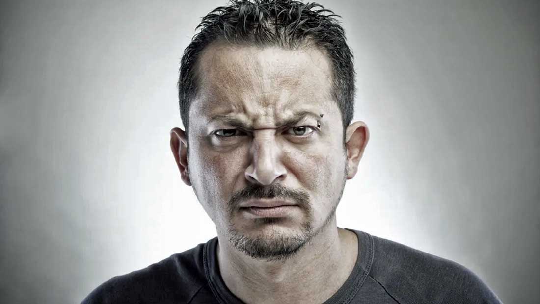 02. Khó chịu, nổi cơn thịnh nộ