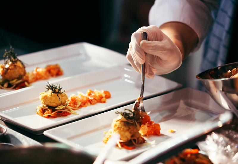 Một ngày của đầu bếp không chỉ là nấu ăn