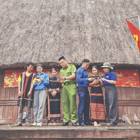 THẾ HỆ TRẺ TIÊN PHONG CHUYỂN ĐỔI SỐ TRONG CỘNG ĐỒNG