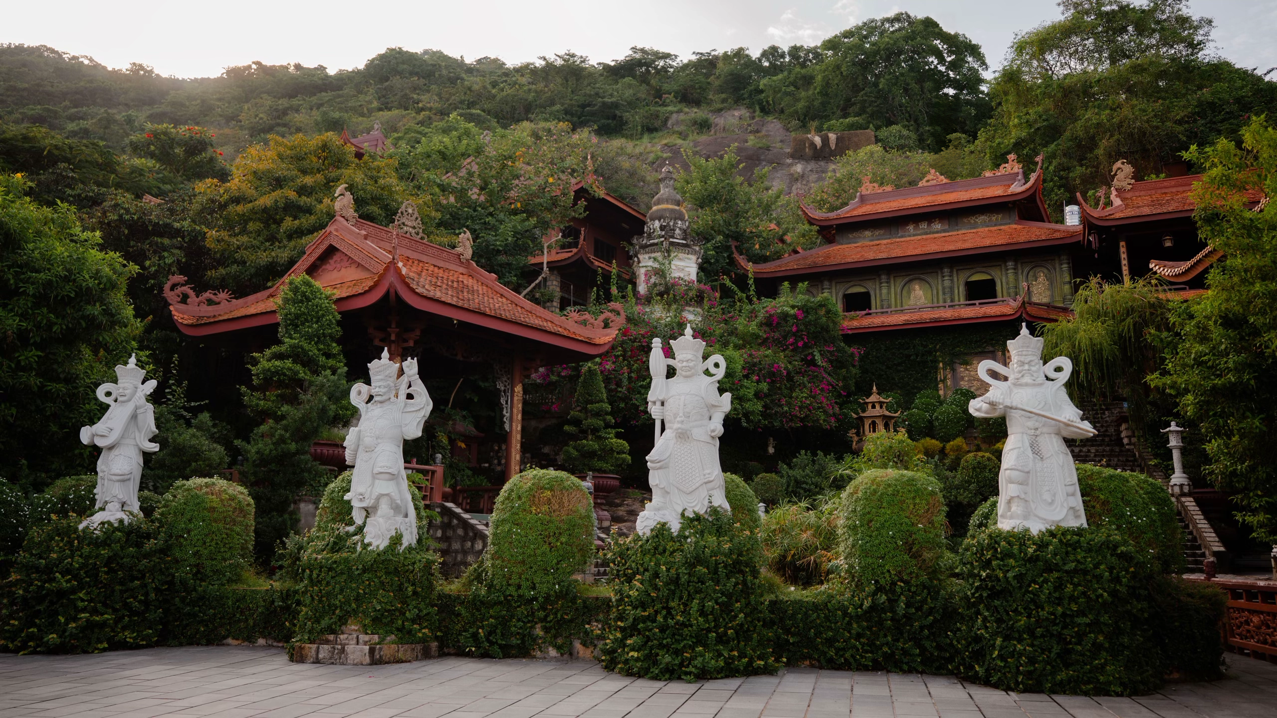 Chùa Hang Kiến Trúc Cổ Kính – Dấu Ấn Trầm Mặc Giữa Núi Sam