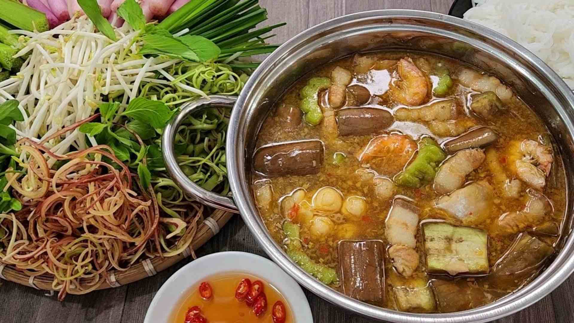 3. Lẩu mắm - Món ăn đậm đà hương vị miền sông nước