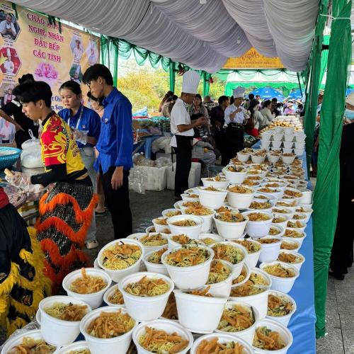 Hiệp Hội Đầu Bếp Tỉnh An Giang Đồng Hành Thực Hiện Buffet Chay Miễn Phí Phục Vụ Hơn 2.000 Thực Khách