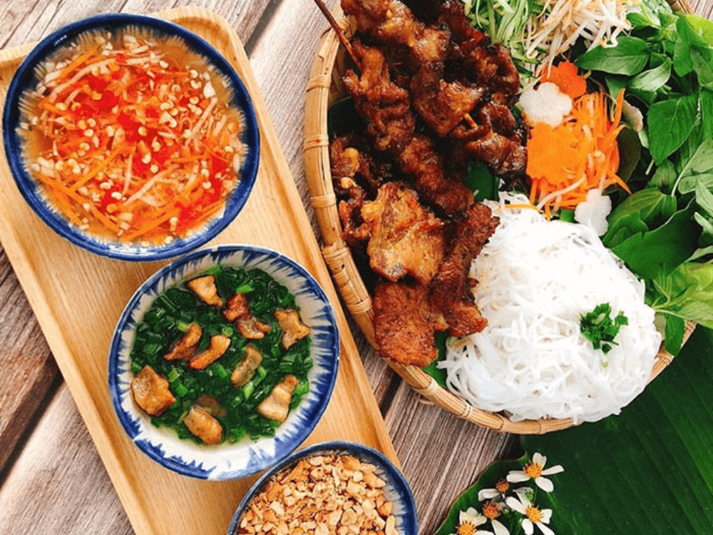 5. Bún thịt nướng nước mắm chua ngọt