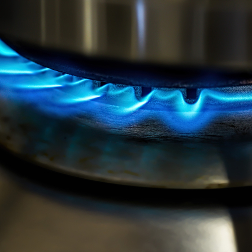 Vì Sao Gas Cháy Yếu Dù Bình Vẫn Còn Gas? Nguyên Nhân Và Cách Khắc Phục