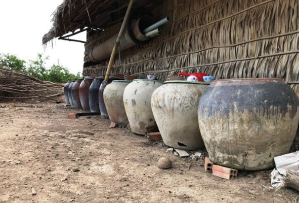 Khi lu nước dần vắng bóng