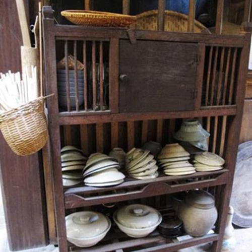 Chạn Bếp Miền Tây Xưa: Chiếc "Tủ Lạnh" Bằng Gỗ Cất Giữ Cả Một Trời Ký Ức