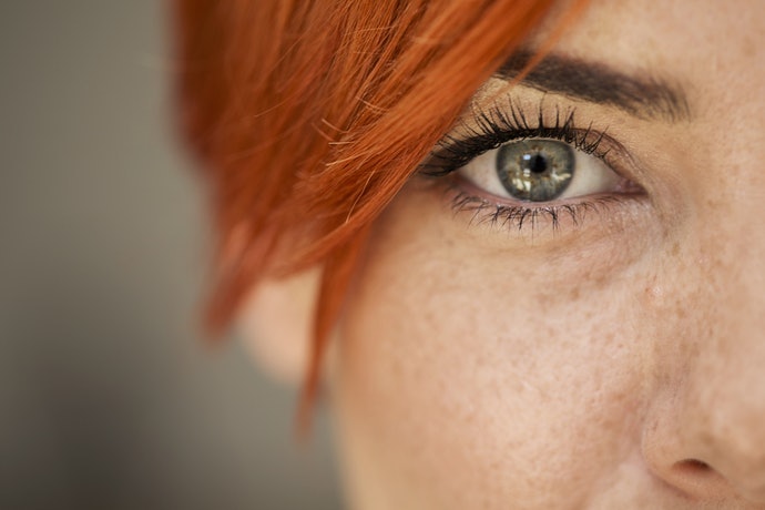 Mắt là nơi biểu bì mỏng và dễ xuất hiện dấu hiệu tuổi tác