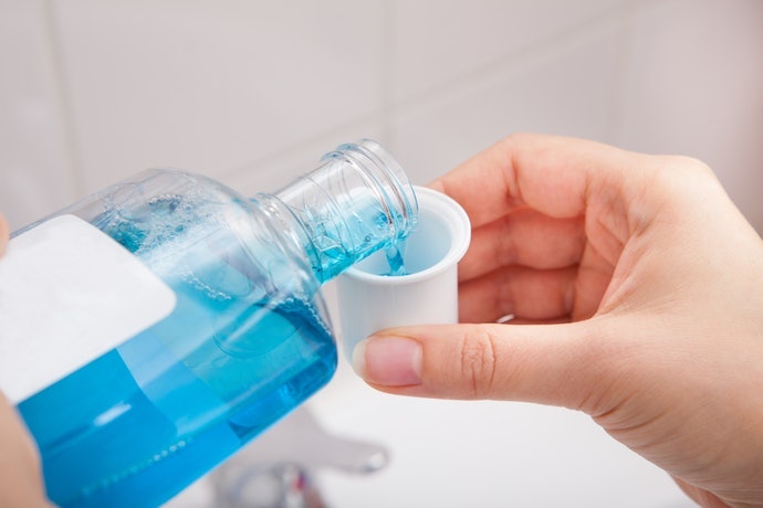 Kiểm tra chức năng giữ nước súc miệng và kem đánh răng dạng nước