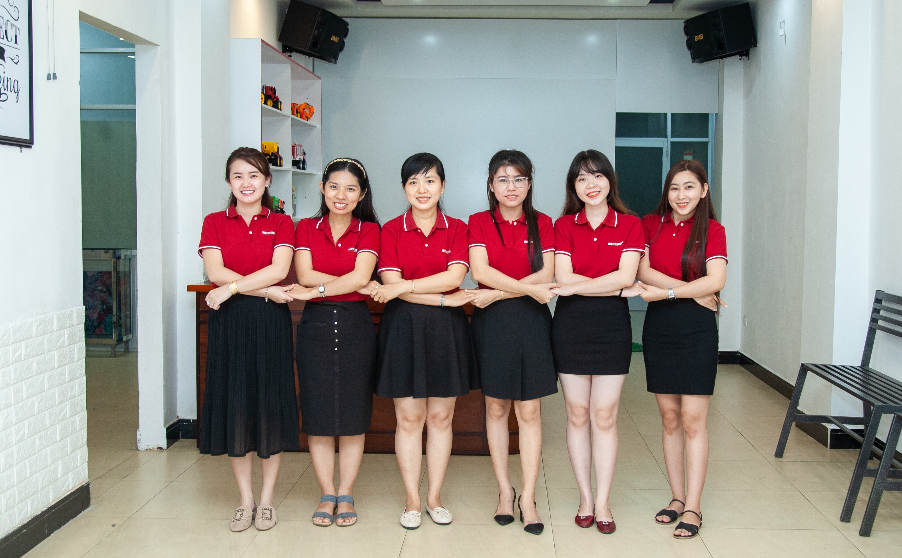 Đội ngũ giảng viên và sơ lược về trung tâm