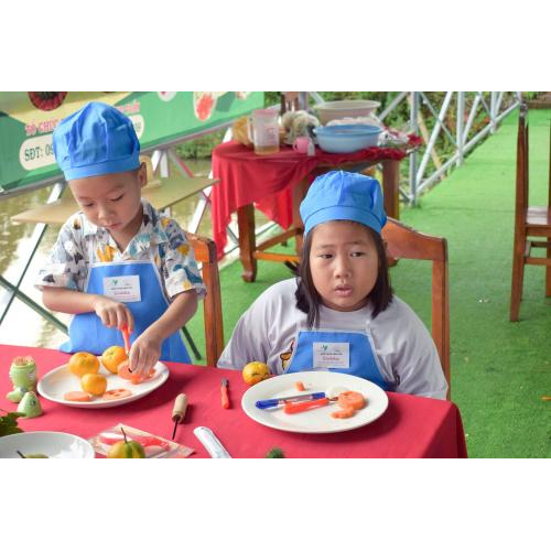 Trải nghiệm điêu khắc rau củ quả – khi bé hóa thân thành nghệ nhân nhí