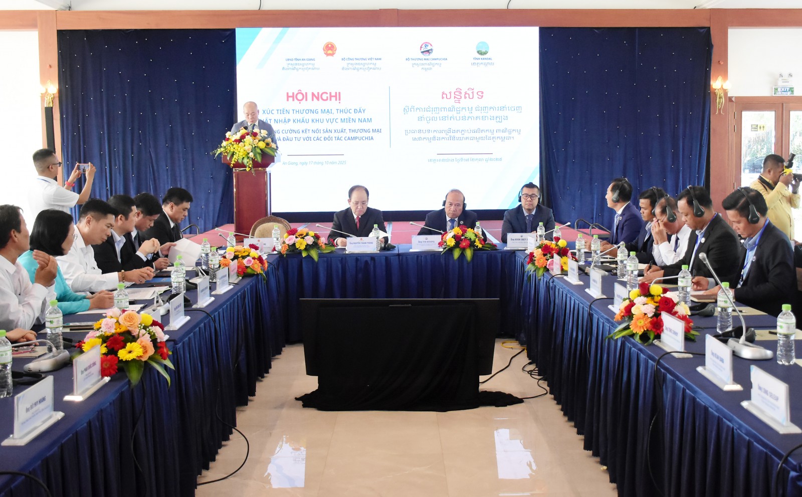 Đại biểu tham dự hội nghị