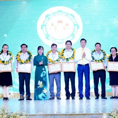 Kiên Giang Tôn Vinh Doanh Nhân Và Doanh Nghiệp Tiêu Biểu Nhân Dịp Kỷ Niệm 20 Năm Ngày Doanh Nhân Việt Nam