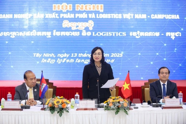 Gắn kết phát triển hạ tầng thương mại biên giới