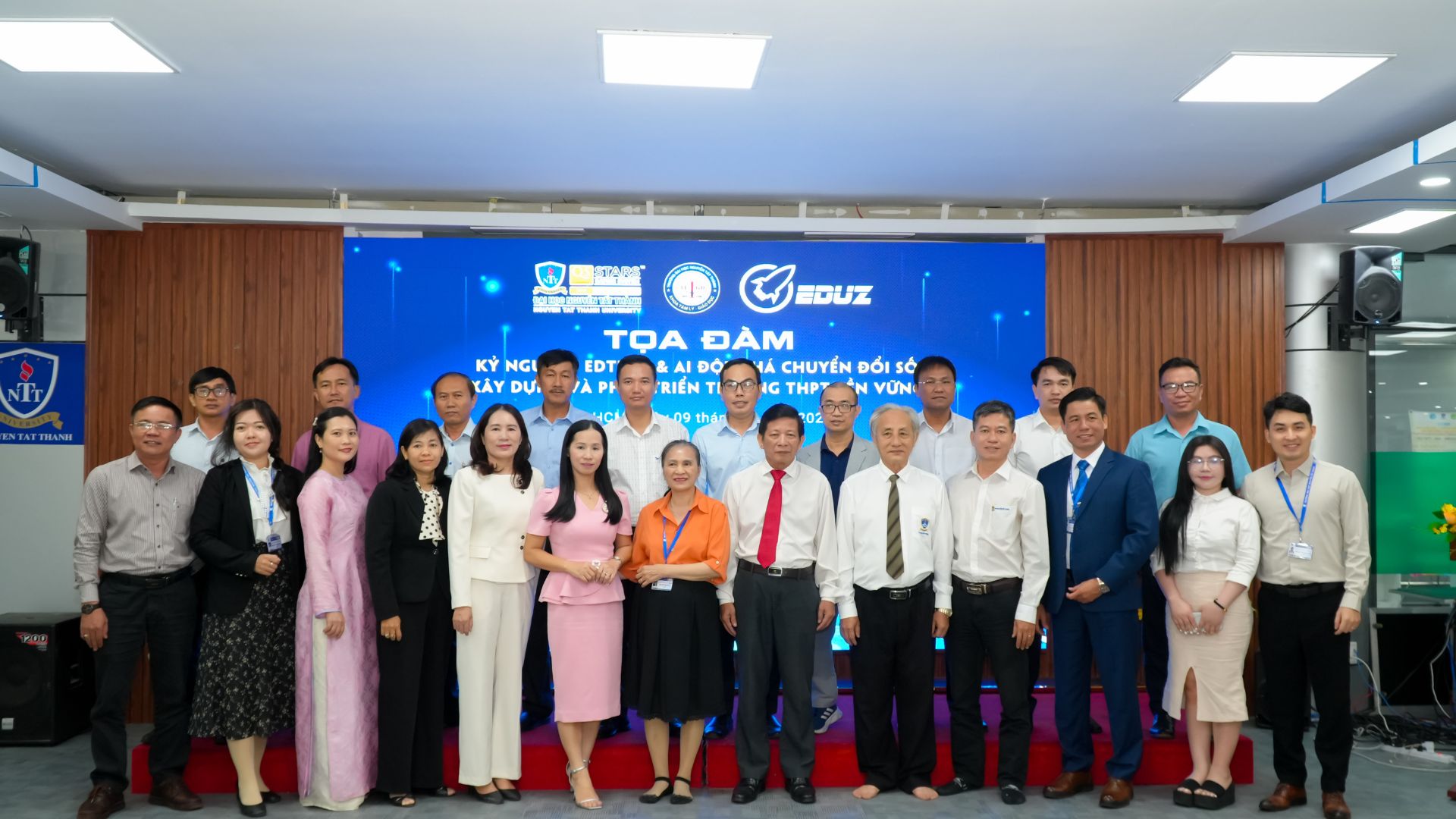 Lộ trình chuyển đổi số dành cho trường THPT – 4 giai đoạn phát triển bền vững