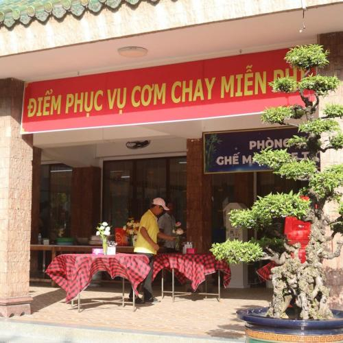 Nghĩa Tình Ở Miếu Bà Chúa Xứ Núi Sam Châu Đốc