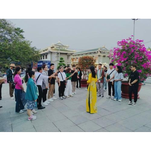 Hướng Dẫn Viên Du Lịch Trong Khu Du Lịch Quốc Gia Núi Sam