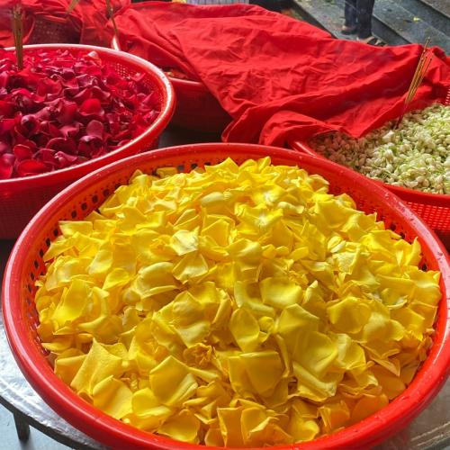 Nấu Nước Tắm Bà Chuẩn Bị Cho Nghi Lễ Mộc Dục (Lễ Tắm Bà)