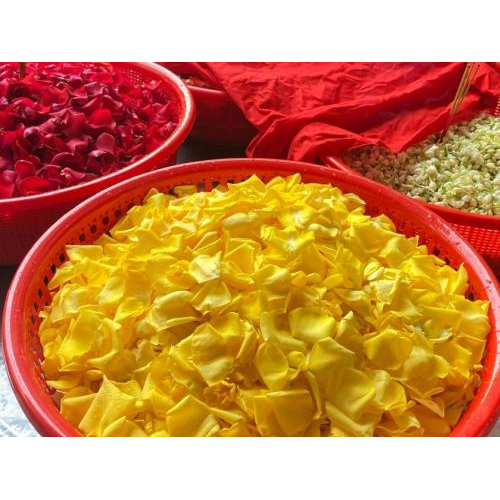 Nấu Nước Tắm Bà Chuẩn Bị Cho Nghi Lễ Mộc Dục (Lễ Tắm Bà)