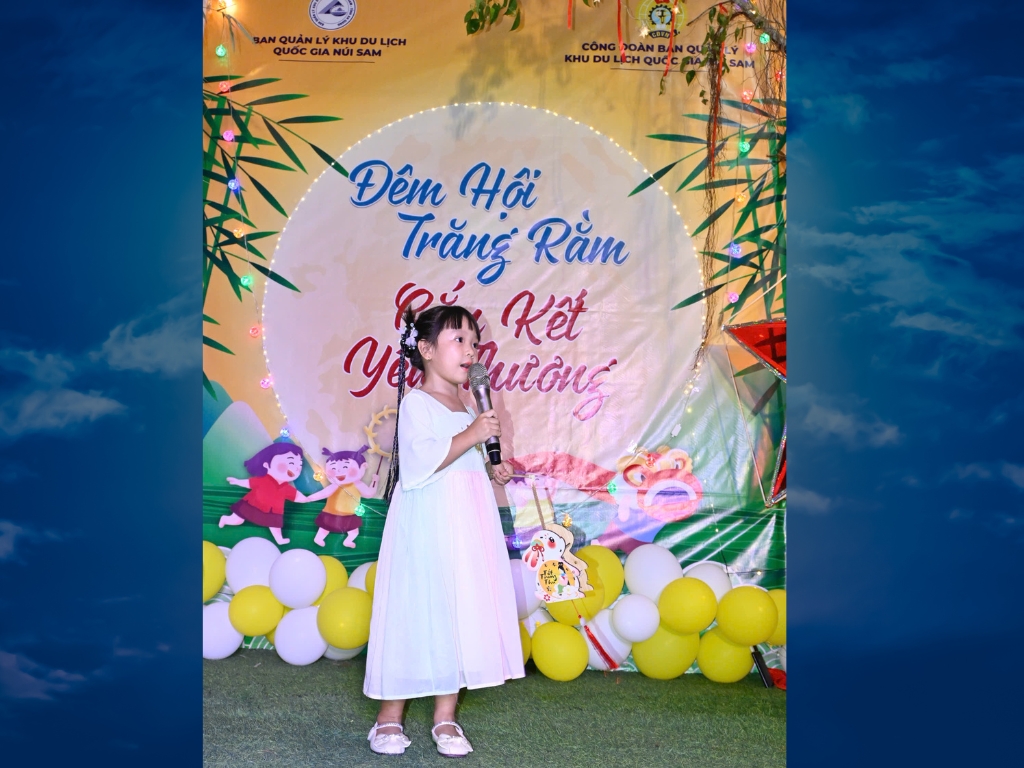 Không Khí vui tươi, sôi nổi của đêm hội