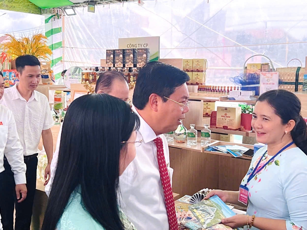 Hoạt động quảng bá và giới thiệu về KDL Quốc gia Núi Sam, An Giang