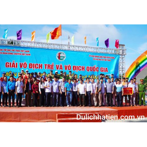 Lễ khai mạc Giải vô địch quốc gia và Trao huy chương Giải vô địch trẻ môn Bóng chuyền bãi biển 4x4 năm 2025