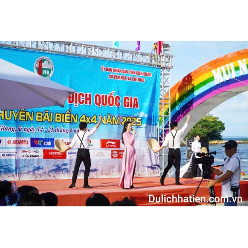 Lễ khai mạc Giải vô địch quốc gia và Trao huy chương Giải vô địch trẻ môn Bóng chuyền bãi biển 4x4 năm 2025