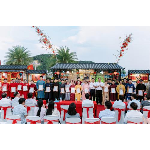 Khai Bút Phố Thư Pháp “Hà Tiên Thập Cảnh Khúc Vịnh” - Điểm Nhấn Văn Hóa Tại Lễ Hội 290 Năm Tao Đàn Chiêu Anh Các