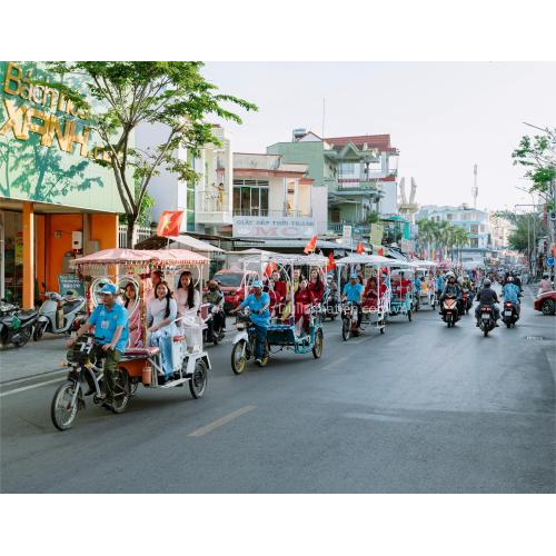 Hà Tiên: Diễu Hành Xe Hoa - Điểm Nhấn Văn Hóa Tại Lễ Hội Kỷ Niệm 290 Năm Tao Đàn Chiêu Anh Các