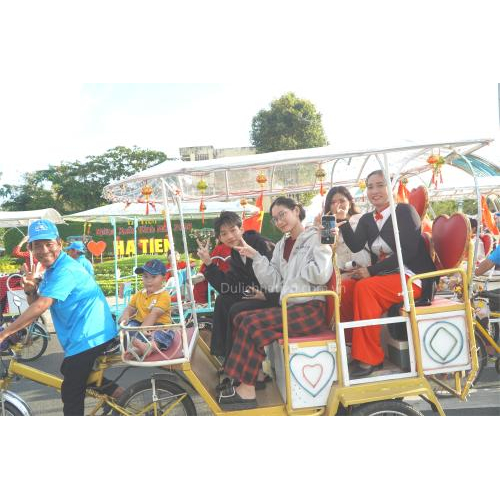 Hà Tiên: Diễu Hành Xe Hoa - Điểm Nhấn Văn Hóa Tại Lễ Hội Kỷ Niệm 290 Năm Tao Đàn Chiêu Anh Các